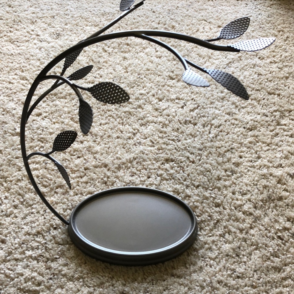 Aluminum jewelry display and holder